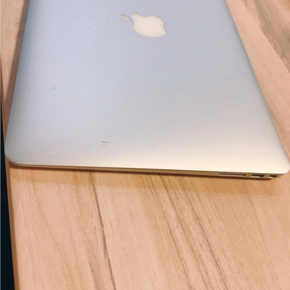 Apple Silver MacBook